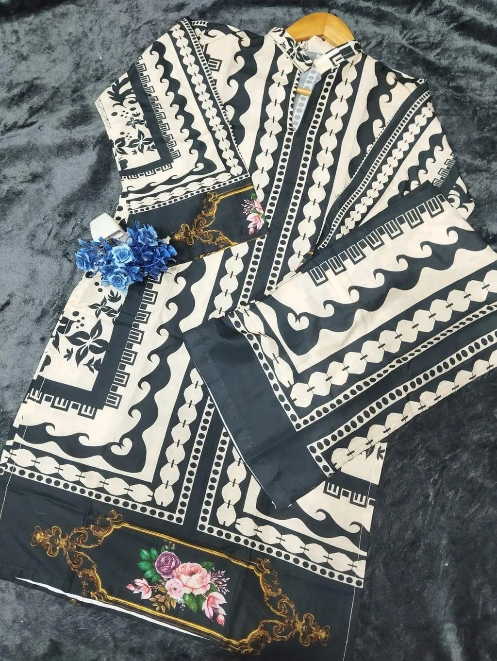 HANIA AMIR Full Printed Swiss Lawn 38 Chest Black Set