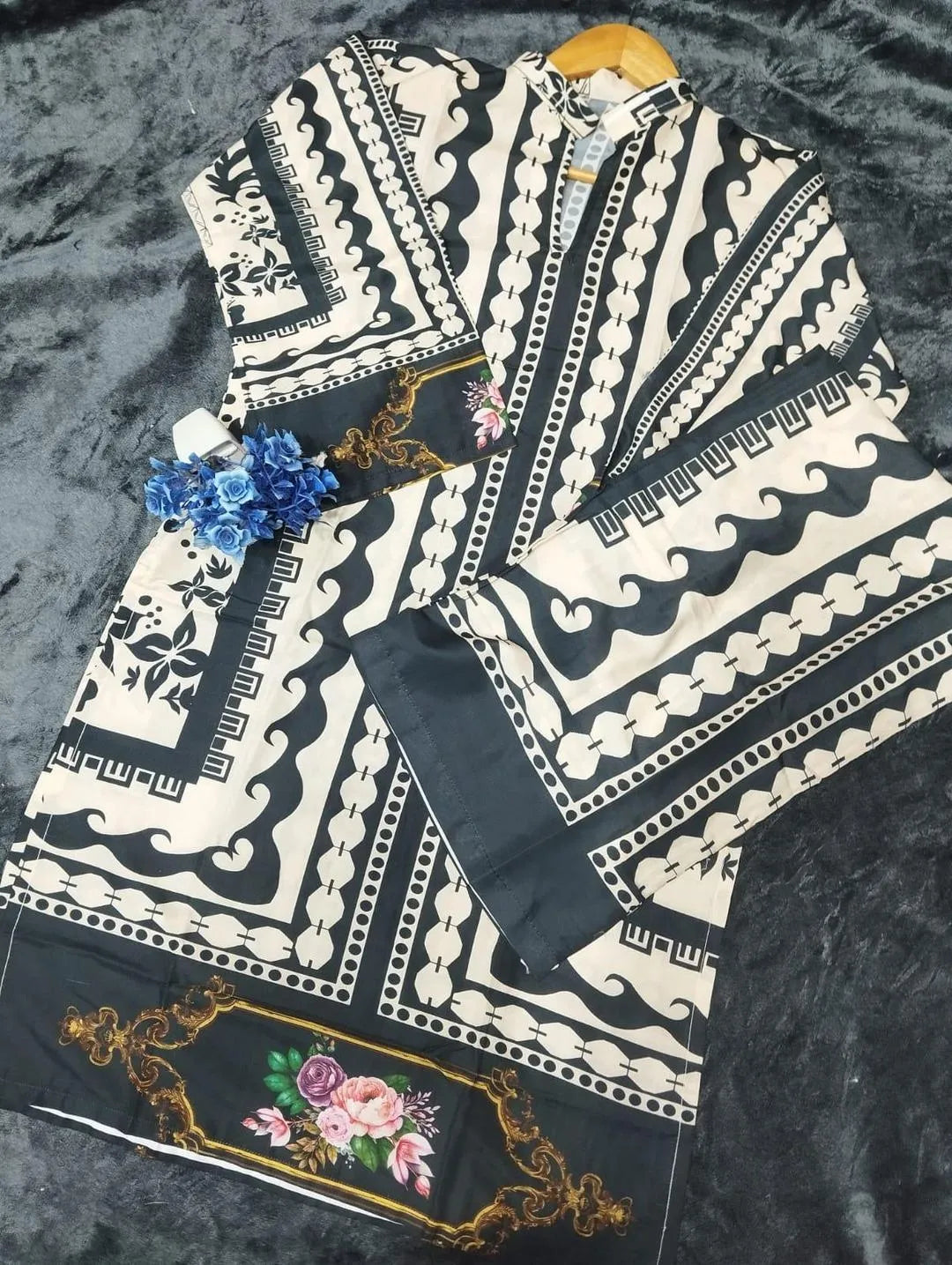 HANIA AMIR Full Printed Swiss Lawn 38 Chest Black Set